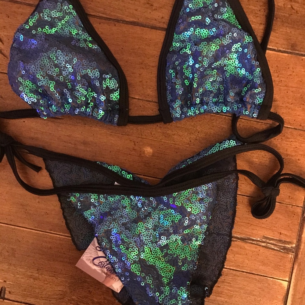 Bikini - Picture 7 of 7